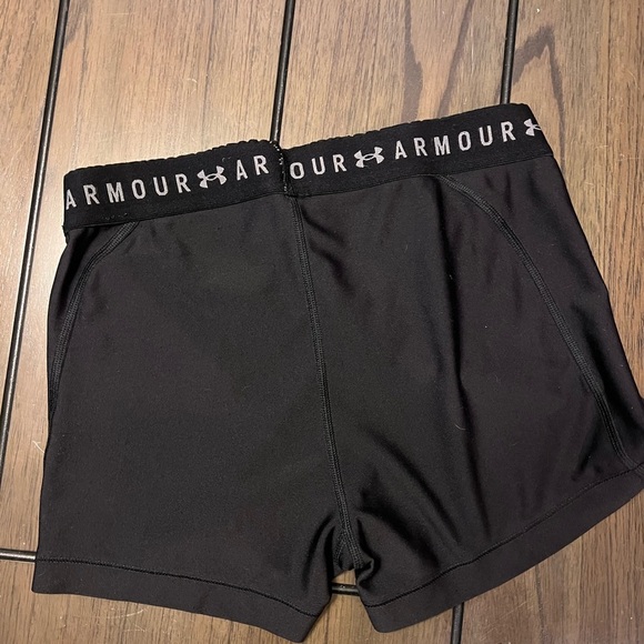 Under Armour Black Athletic Shorts Moisture-Wicking Performance - Picture 2 of 3